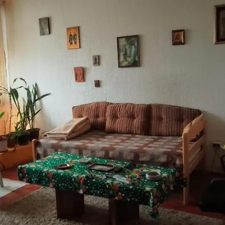 Apartment Men Who Knit
